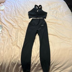 Brand new TLF workout set in black